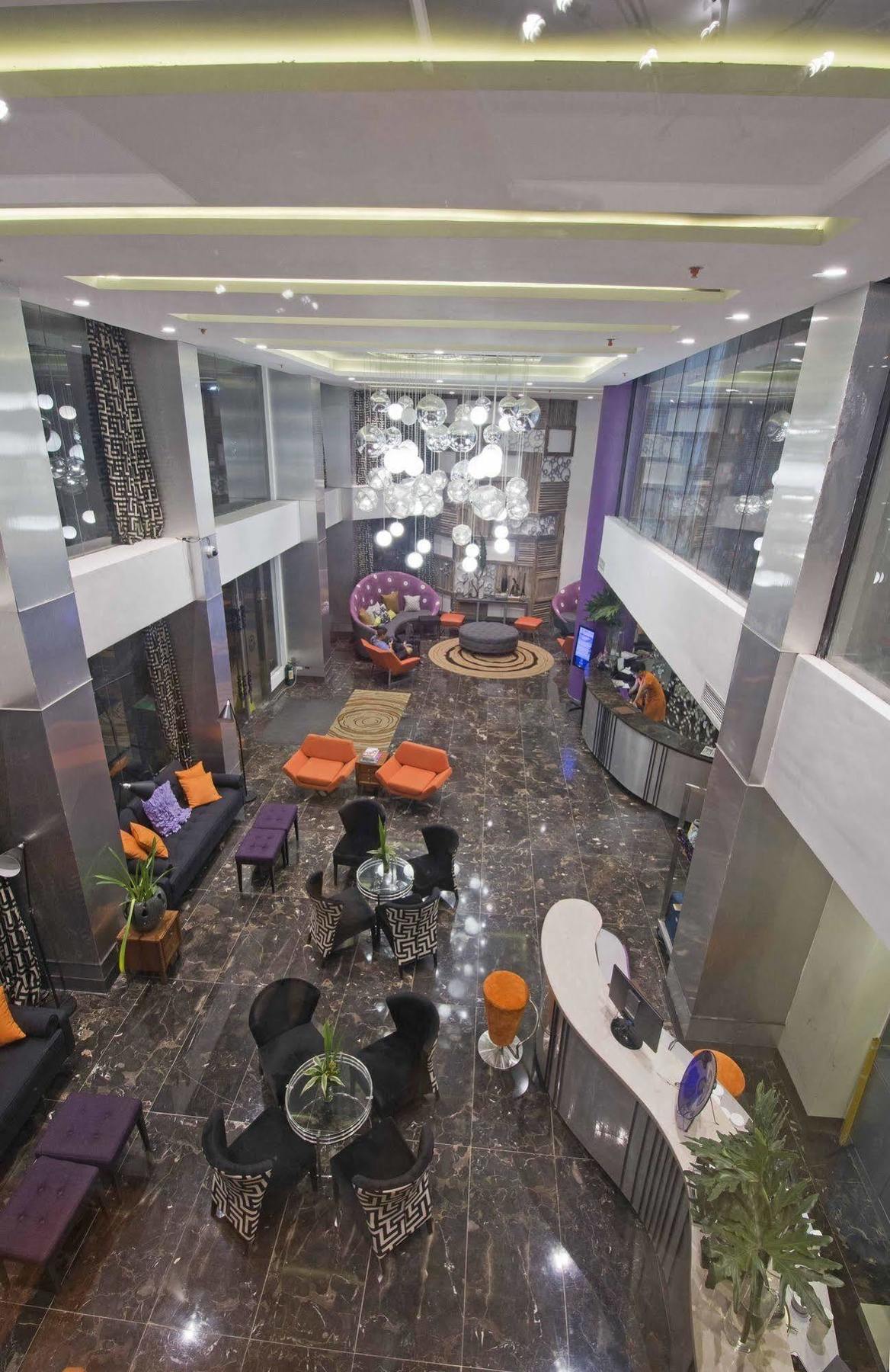 Hive Hotel Quezon City Exterior foto
